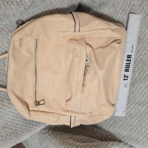 Ling Shuiwen Backpack - Picture 2 of 4